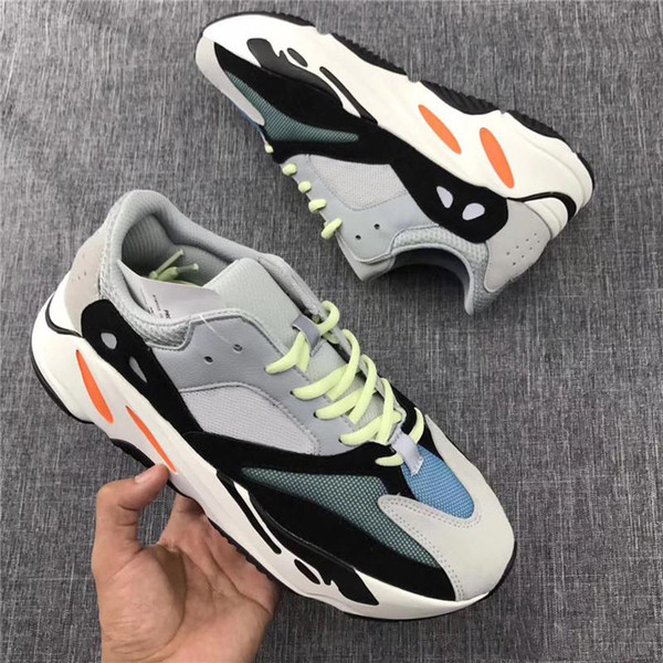 Kanye West Wave Runner 700 Outdoor Shoes 700 Shoes Solid Grey Chalk White Core Black Fashion Casual Sports Sneakers With Shoe Box