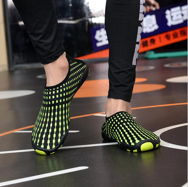 2018 new beach shoes men and women breathable snorkel shoes non-slip treadmill swimming upstream wading single women shoes