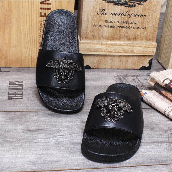 Unisex Fashion Wide Flat Slippery Sandals Women Men Brief Simple Style Flip Flop Party Vacation Scuffs Slippers