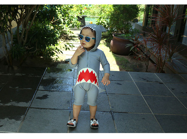 2018 Children's swimsuit suits, boys and girls in bathing suits, kindergartens and primary and secondary school fast dry shark swimming