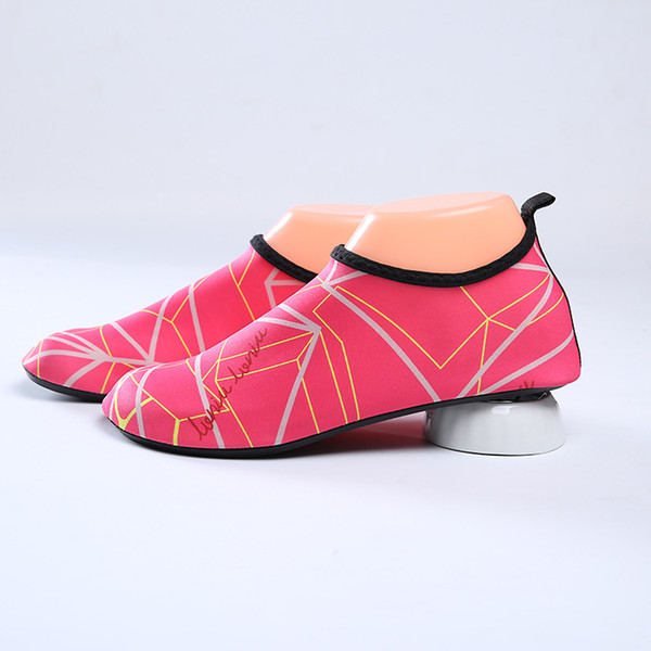 Quick Dry swim Shoes toes Anti-slip beach shoes For women mens Swimming Pool/Beach Kids swimming Shoes