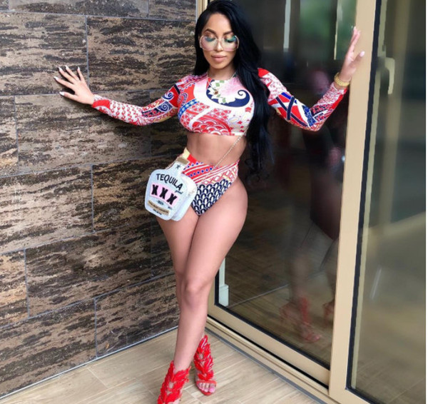 2018 Sexy fashion print long-sleeved swimsuit, beach suit, split swimsuit, seaside sun long sleeve bathing suit.