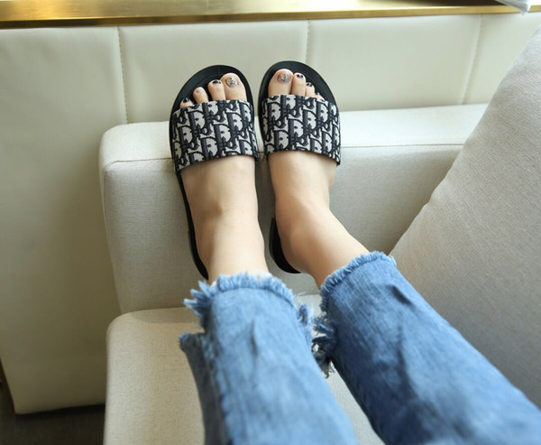 Italy Women Slides Summer Luxury Designer Beach Indoor Flat letter Shoes Brand Mens Sandals Slippers House Flip Flops With Spike 004