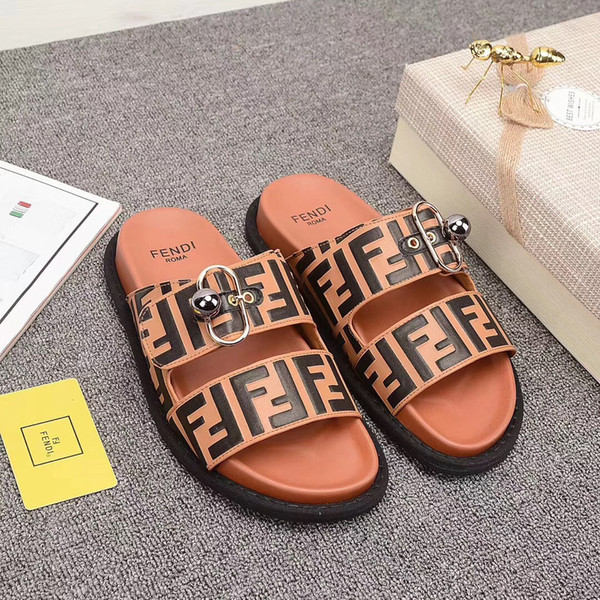 new hot Women Designerslippers Summer Beach Shoes Non-slip Brandslipper Beach Flip Flops Luxury Slides Loafer Women Casual LJJC 2020517K