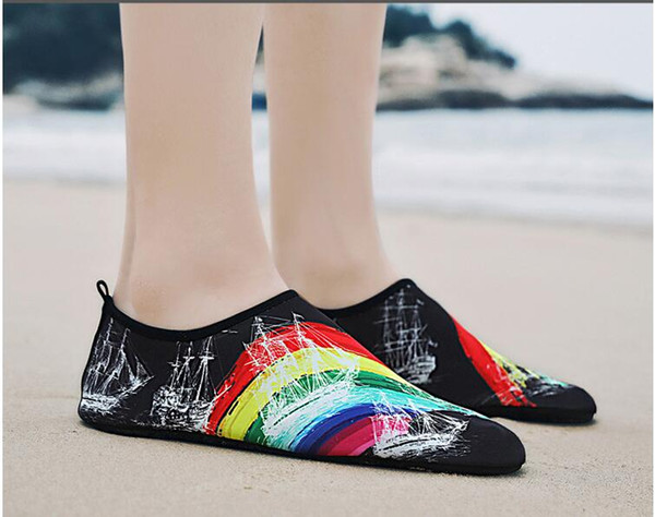 Fashion Rainbow Water Shoes Barefoot Quick-Dry Aqua Socks for Beach Swim Surf Yoga Exercise Colorful pattern for Women and Men