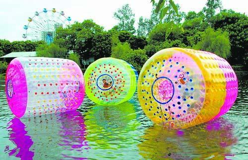 Rollers Water Walking ball PVC inflatable ball Walking zorb sports ball water balloon diameter 2.3 m Fedex Free price