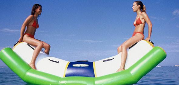 (Specialty Store)Water seesaw,toys,size 2.5 meter*1.2 meter, teeterboard, gyro, roller,playing on the water summer