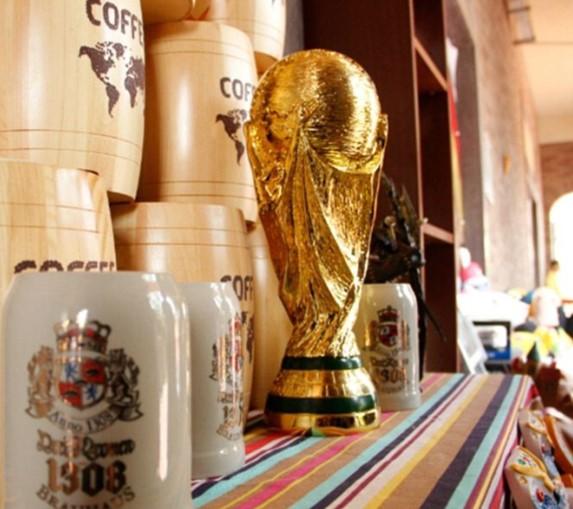2018 Russian World Cup Trophy Model Golden Full size 37cm Resin craftwork the Champion France Football trophy fan souvenir Decoration