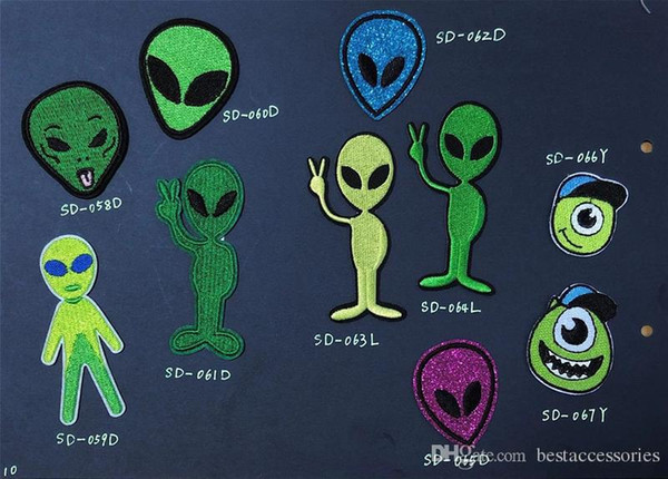 8P-28 Hot sale Alien Peace UFO Gravity Iron on Patches Armband green smile patch for jacket/cap accessories