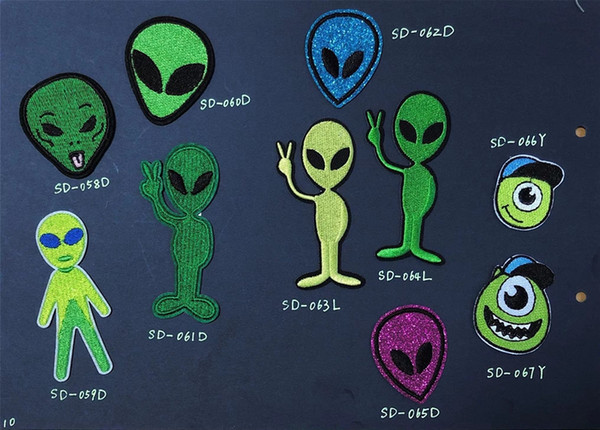 8P-28 Hot sale Alien Peace UFO Gravity Iron on Patches Armband green smile patch for jacket/cap accessories