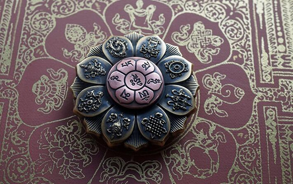 l Buddha Eye Lotus Hand Spinner Cool Fidget Toy for Autism and ADHD spinner Anti-stress Focus Time Kid Gift