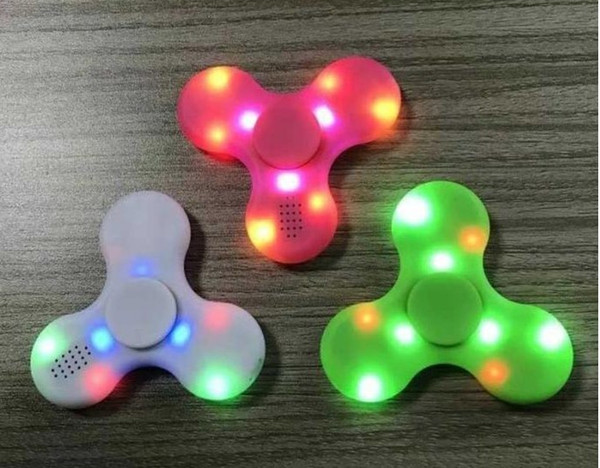 buy 40 pieces good price hand top spinner with LED light and speaker hand top blue or red