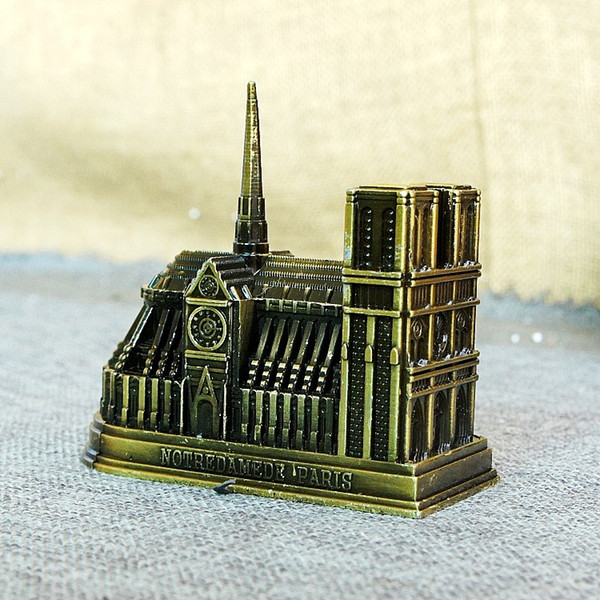 Notre Dame de Paris Model Metal Crafts Vintage Paris Notre Dame Building Figurine Home Desktop Office Decor Gift