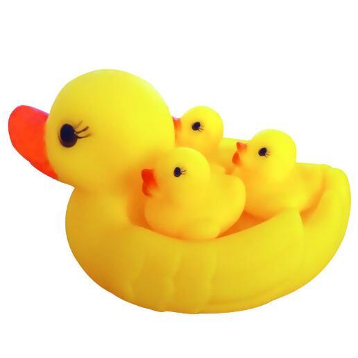 4 pcs / set Cute Duck Child Bath Toys Squeaky Duck Small Baby Family Toys for Bath YH934