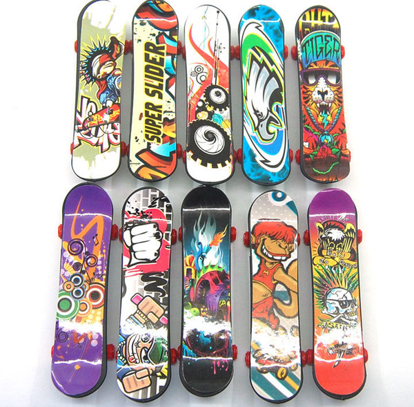 Mini Skate Boarding Creative Graffiti skateboard Finger Plastic Fingerboard Hand Wrist Finger Exercise Toy mixed colors 9.5cm