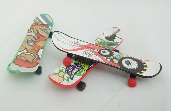 Novelty Creative Mini Finger Skateboards boy toy Finger Skate Design Finger Skateboard FingerBoard Kids Children Gift Toys b840