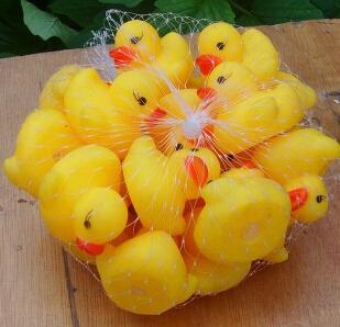 Baby Bath Water Toy toys Sounds Mini Yellow Rubber Ducks Kids Bathe Children Swiming Beach Gifts 4000pcs