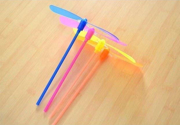 Children's toy bamboo dragonfly luminous flying hand rub luminous bamboo toy plastic products have two LED batteries batteries can be replac