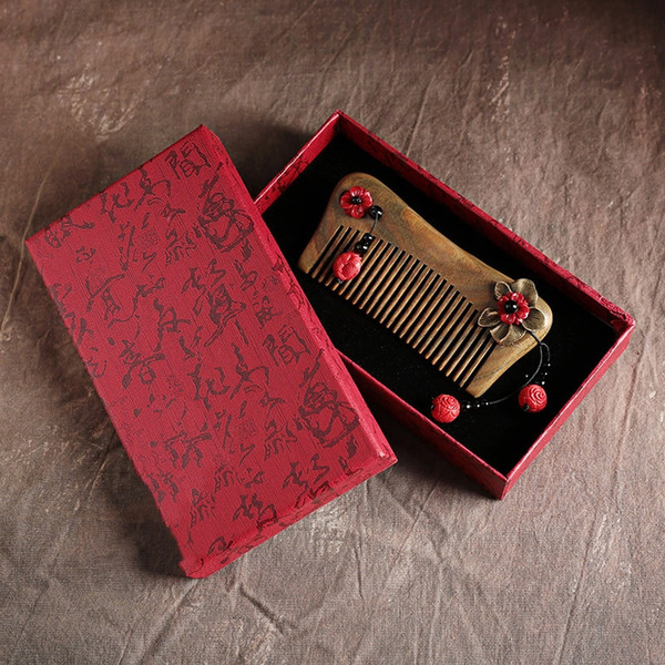 Chinese antique comb tassel birthday gift box to send girls long hair green sandalwood comb