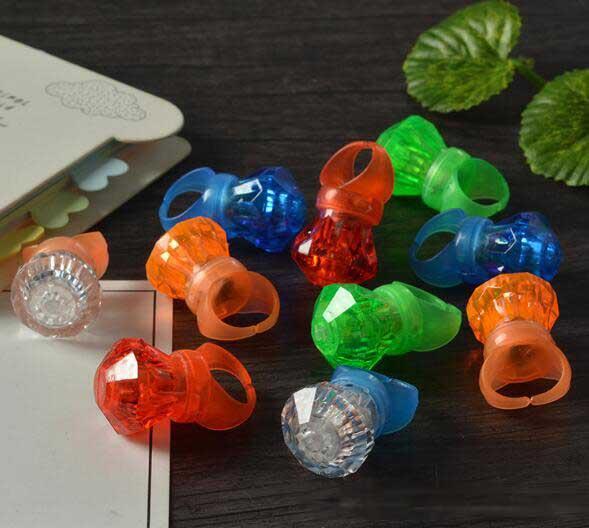 Crystal Small Diamond Flashing Finger Ring Led Light Up Kids Finger Ring Toys for Birthday Wedding Party Favors