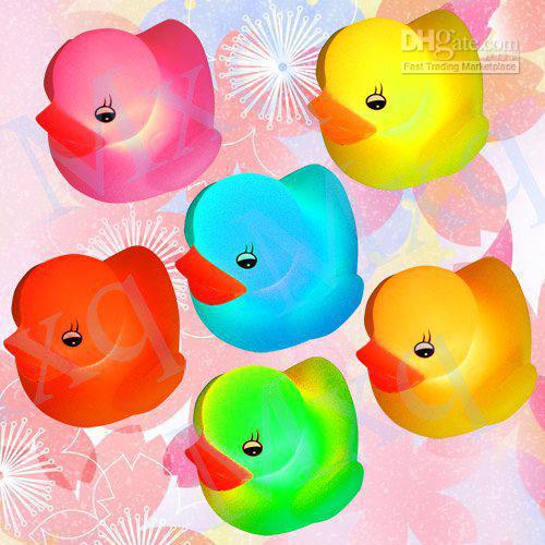 Wholesale - Baby Bath Toy Yellow Duck Multi Light Color LED Lamp,cute baby kids toys Free shipping