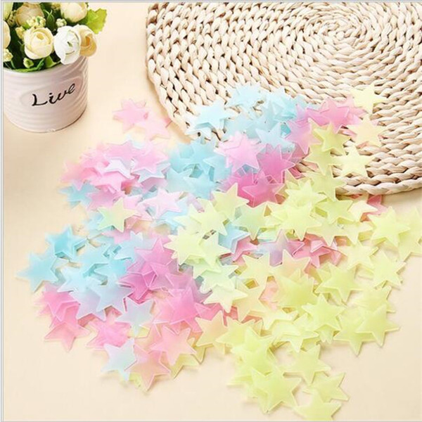 New Hot 50pcs 3D snowflake Stars Glow In The Dark Luminous Fluorescent Plastic Wall Stickers Living Home Decor For Kids Rooms