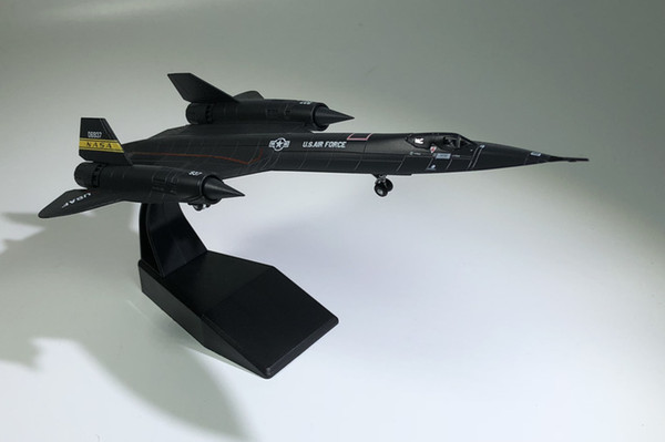 Military Alloy Simulation Black Bird SR71 Reconnaissance Model 1:144 Plastic Ornaments Toys Collection Gifts Free Shipping