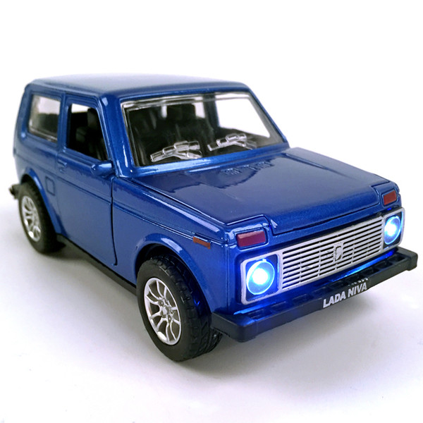 Alloy Diecast Car 1:28 Scale Lada Niva 1:32 Scale Priora/2106 Model Vehicle Collectible Toy Pull Back Car With Sound & Light J190525