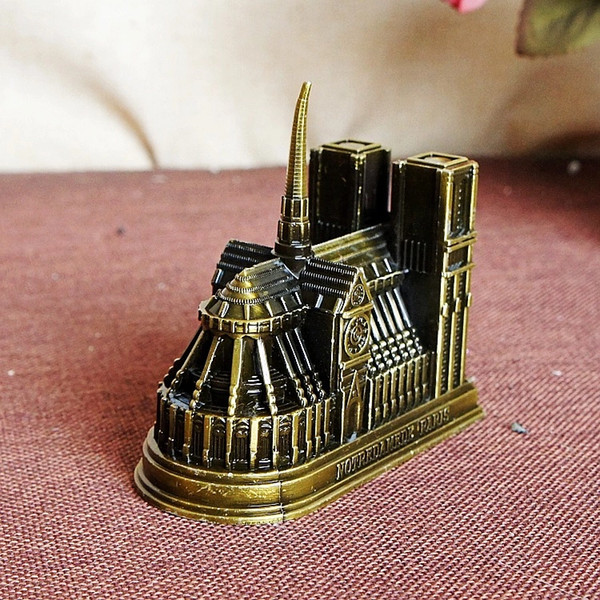 Notre Dame model metal crafts gift. A complete model of a classic building. Precious souvenirs of Notre Dame de Paris!VR#32