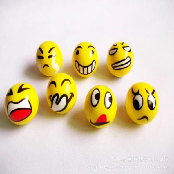 6.3cm QQ Emoji Smiling face ball Stress Squeeze Ball Wrist Finger Training Balls Soft Sponge PU Ball Children Kids Toys DHL 384pcs