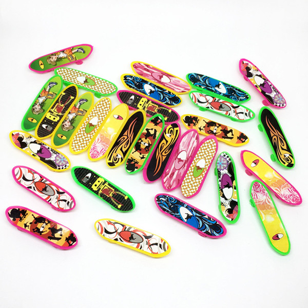 Mini Multicolor Plastic Finger Slide Board Four Wheel Scooter Kids Hands Toys skateboard Outdoor Sport C713