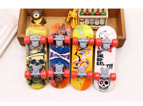 Stock Professional Type Bearing Wheels Skid Pad Maple Wood Finger Skateboard Alloy Stent Bearing Wheel Fingerboard Novelty Toy