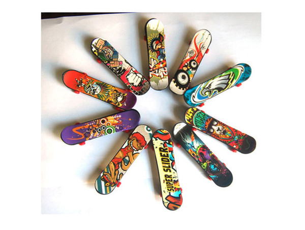 Novelty Creative Mini Finger Skateboards Color Random New Design Finger Skate Board Game FingerBoard Kids Children Gift Toys Wholesale