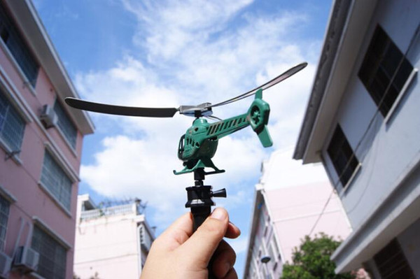 Pull the handle aircraft / helicopter force can pull the aircraft fly overhead. Children's outdoor toys