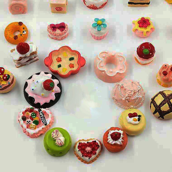 Miniature model toys attract children's interest super mini world scene snack cake drink bottle style random distribution of food play toys