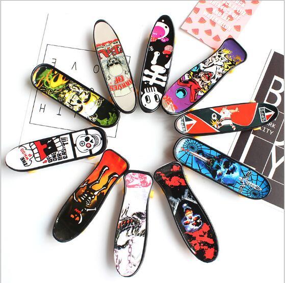 Finger Skateboards Mini Desktop Toys Wholesale Children's Toys Creative Finger Tip Sports Skateboards Miniatures Skateboard Toys