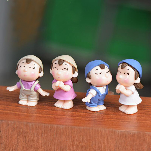 Miniature Figures Couple Figurines Kiss Dolls Landscape Ornaments Mini Resin Fairy Garden Bonsai Dollhouse Decorations Romantic Cake Toppers