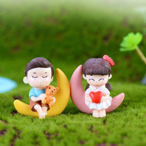 Miniature Couple Figurines Couple Dolls Landscape Ornaments Mini Resin Fairy Garden Bonsai Dollhouse Cake Decorations Boys and Girls