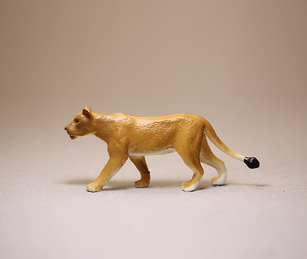 wholesale simulation animal lion lioness PVC/plastic simulation toys Miniature lion figure simulation toys