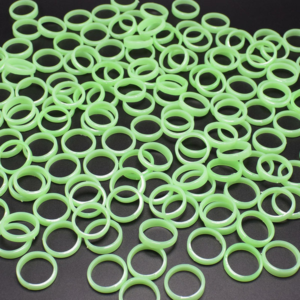 Night lights Rings 1.6cm inner diameter green color plastic luminous accessory Kids party performance Holloween Easter props cheap toys