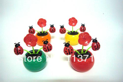 Wholesale-The Newest Styles Wholesale 10Pcs Per Lot Three Flowers Swing No Batterty Novelty Solar Flower Happy Dancing Flip Flap