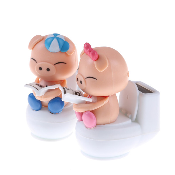 Cute Solar Powered Pig Sitting On Toilet Home Car Ornament Kids Novelty Toy Blue Geat for Home Office Windows Decoration Gift