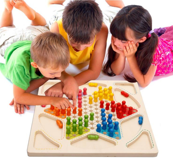 Interesting and interesting Chess and Flying Chess, two-in-one multi-functional wooden chess pieces, to cultivate intellectual children's to