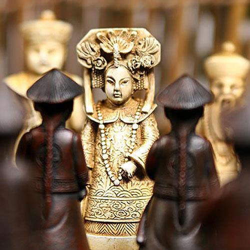 Wholesale cheap Collectibles Chinese wood Leather box with 32 pieces Chess Set