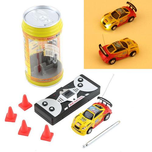 Popular color 20 -8 Kmh glue remote control car mini radio car mini 4 racing frequency children's toys