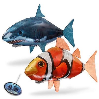 Remote-controlled flying fish inflatable shark clownfish prepared an inflatable toy ball for their wedding