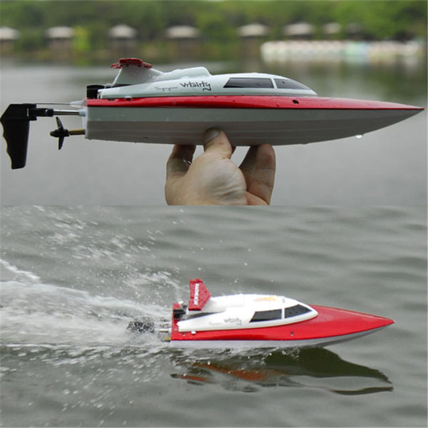 4CH 2.4G Racing Rc Boats Water Cooling High Speed Remote Control Boat With 7.4V 700mAh Lipo Battery