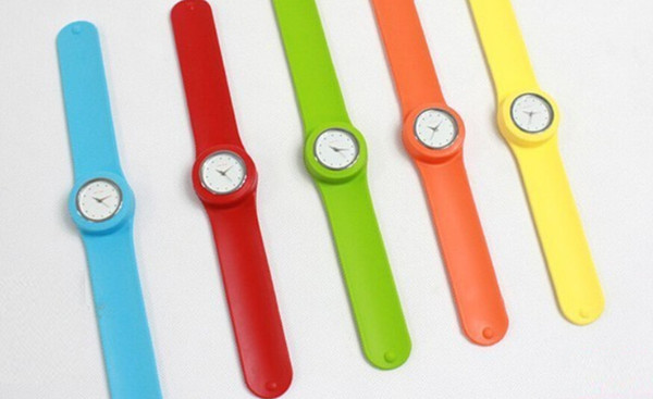 100pcs a bag When volume Shu silicone ring pops watch children and adolescents fun watches, fashion quartz watch multicolor