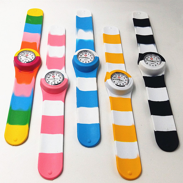 Large scale multicolored poppet quartz watch color stripes silicone male and female student movement table