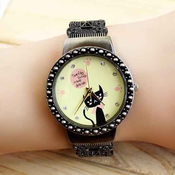 1pcs Women Vintage Watch Bronze Bracelet Casual Quartz Watches Black Cat watches Retro Analog Wristwatches